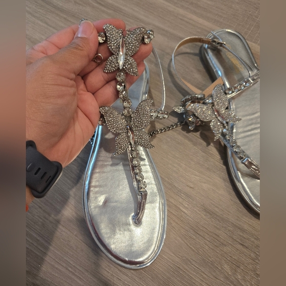 Silver Butterfly Sandals Like New Sz 9 Style Mana - Picture 5 of 12